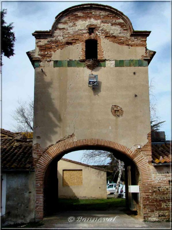 Pigeonnier-porche du Château d'Auribail Marquefave Haute-Garonne