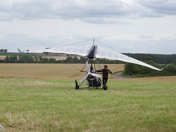 Un beau rassemblement d'U.L.M. au terrain d'aviation de Châtillon sur Seine...