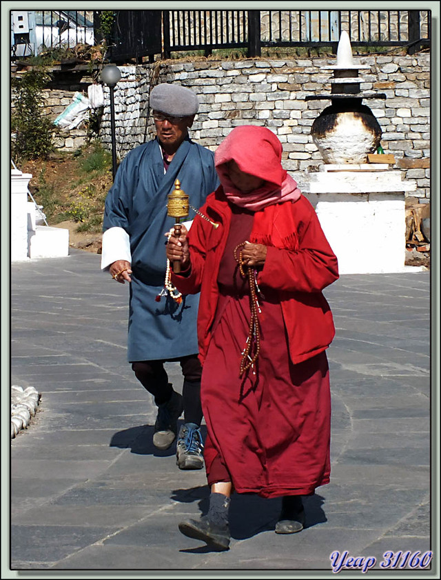 Blog de images-du-pays-des-ours : Images du Pays des Ours (et d'ailleurs ...), Portraits - National Memorial Chorten - Thimphu - Bhoutan