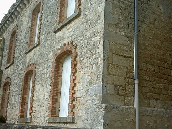 a-Saine-Croix-du-Mont-chateau.jpg