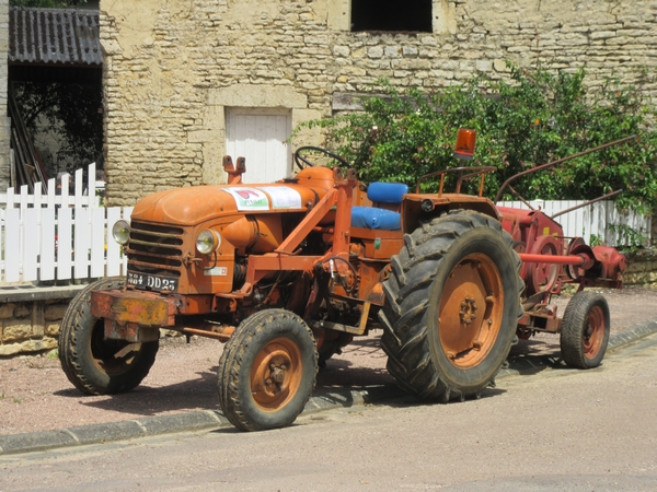 Le salon "Arts et Artisanats" de Brion  sur Ource s'est déroulée  le 16 juin sous un beau soleil, et les visiteurs ont été nombreux !