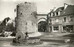 LES REMPARTS DE DOMFRONT (Orne)
