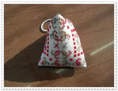 Biscornu N° 379