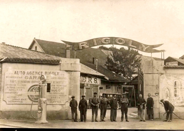 Quelques cartes postales représentant les commerces d'autrefois à Châtillon sur Seine.....