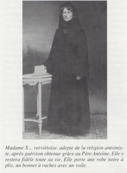 Costume antoiniste féminin