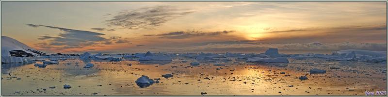 08/03/2022 : l'adieu à Booth Island avec un beau coucher de soleil et un dernier regard sur le cairn Charcot - Péninsule Antarctique