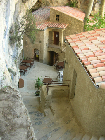 Saint-Paul de Fenouillet : L'ermitage Saint-Antoine de Galamus