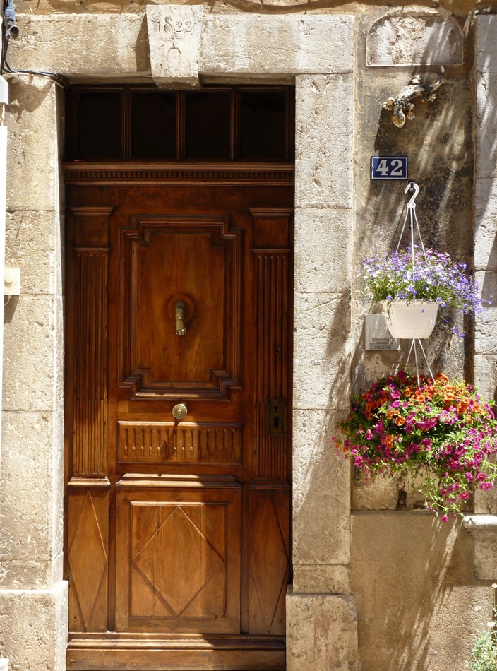 VIEILLES PORTES ET FENETRES A LA ROQUEBRUSSANNE