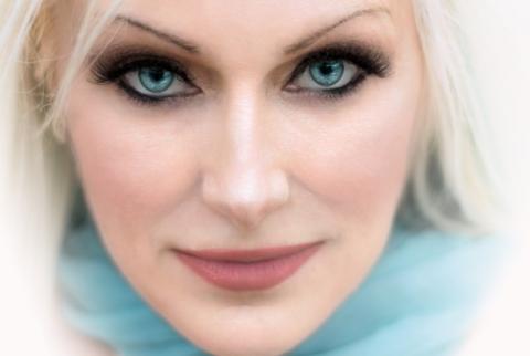 PAMELA MOORE - "Wifi Zombies" (Clip)