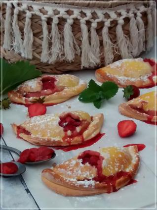 CHAUSSONS A LA FRAISE ALLÉGÉS