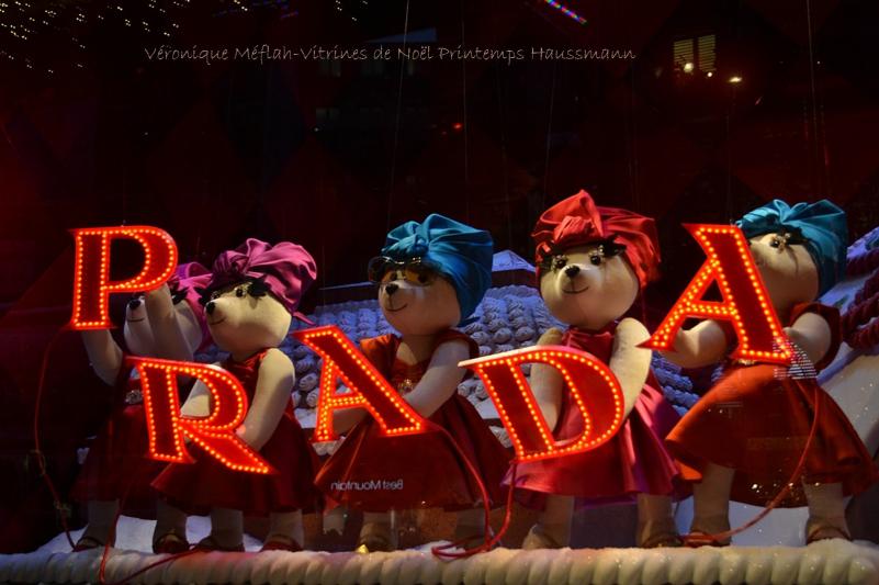 LES VITRINES DE NOËL du Printemps Haussmann-Joyeuse Obsession by Prada