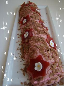 BÛCHE FRAISES,CHOCOLAT NOIR
