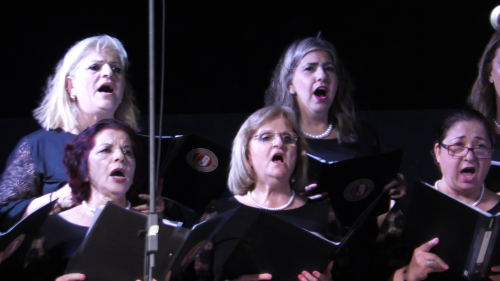 Le balcon posé sur la mer (43-1) à Λέσβος. Le balcon de la fête populaire