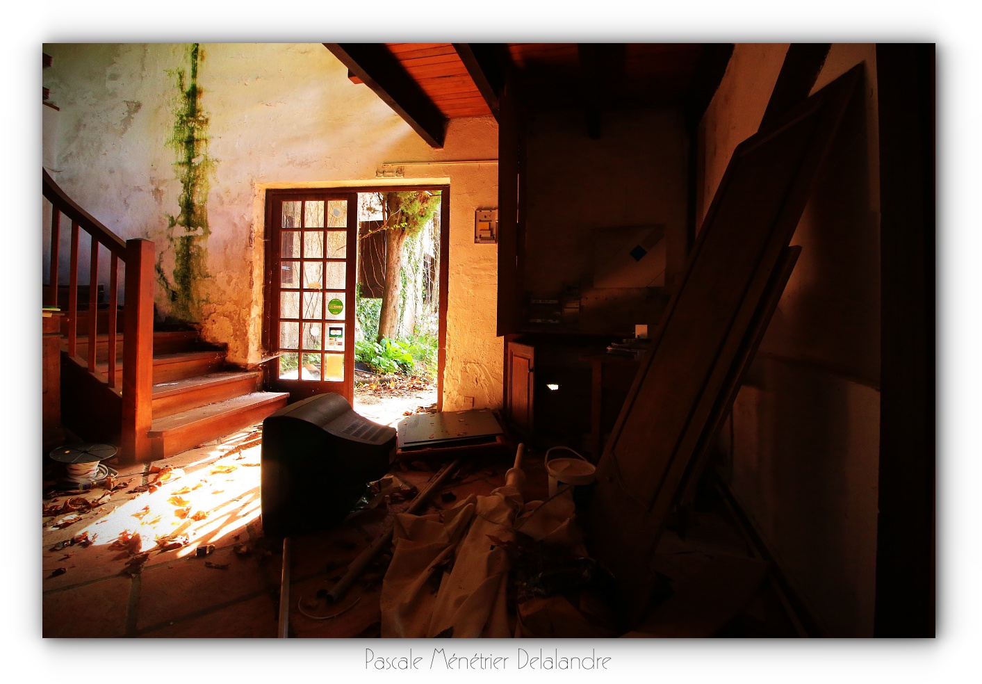 Urbex en Cévennes, Gard (3/4) - L'hôtel, ses salons et terrasses.