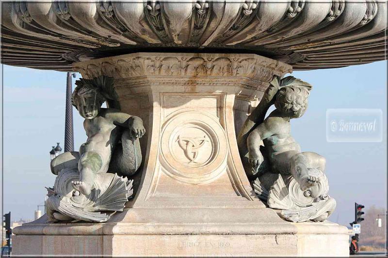 Bordeaux Place de la comédie socle Fontaine des Trois Grâces
