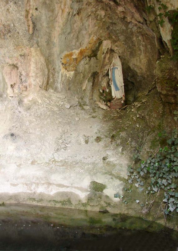 Saint-Paul de Fenouillet : L'ermitage Saint-Antoine de Galamus