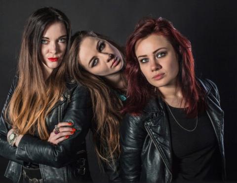 THE AMORETTES - "Whatever Gets You Through The Night" (Lyric vidéo)