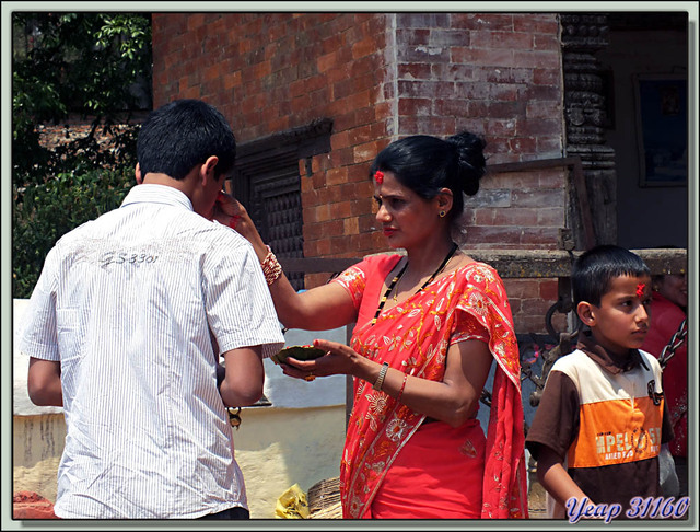Blog de images-du-pays-des-ours : Images du Pays des Ours (et d'ailleurs ...), Temple Amar Narayan Mandir: cérémonie de mariage - En attendant les mariés - Tansen (Palpa) - Népal