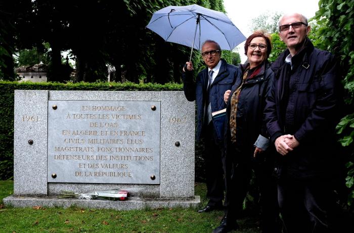 Hier après-midi au Père Lachaise ! une belle et émouvante cérémonie en hommage à maurice et josette audin