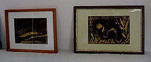Tableaux - Peinture or sur lin marron - Cadre de gauche : 25 euros - Cadre de droite : 20 euros