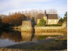 LES REMPARTS DE JOUE-DU-BOIS (Orne)