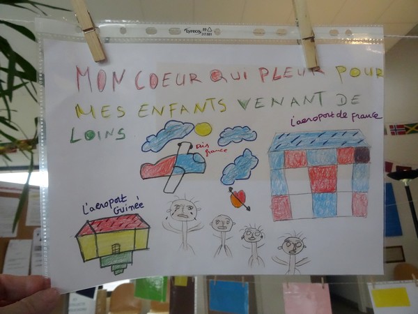 "La grande lessive " proposée par le Centre Social et de Loisirs a été un grand succès....