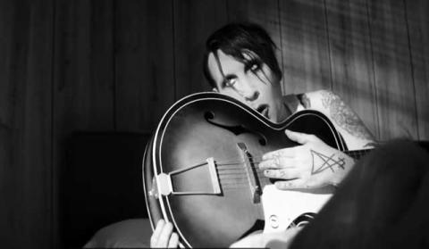 MARILYN MANSON - "God's Gonna Cut You Down" Clip