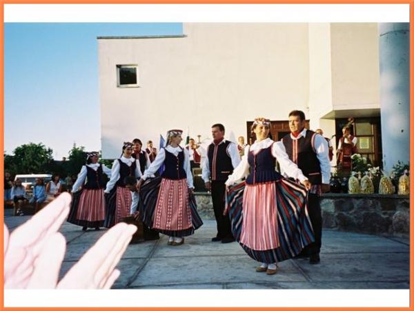 Grâce au Festival Cultures sans Frontières, l'Association "Laba Diena" nous a fait découvrir la Lituanie...