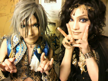 Lors de leur anniversaire... [bis]