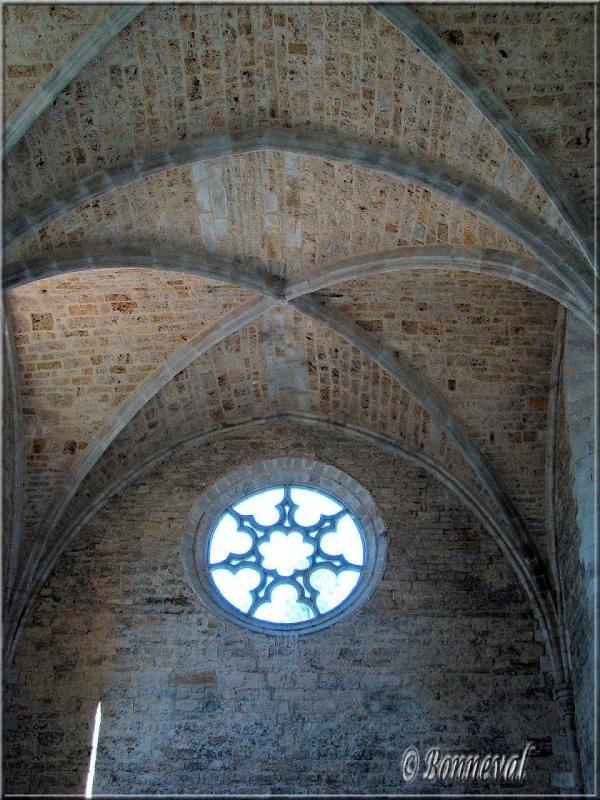 Abbaye de Beaulieu-en-Rouergue l'une des roses à sept pointes de la façade de l'abbatiale