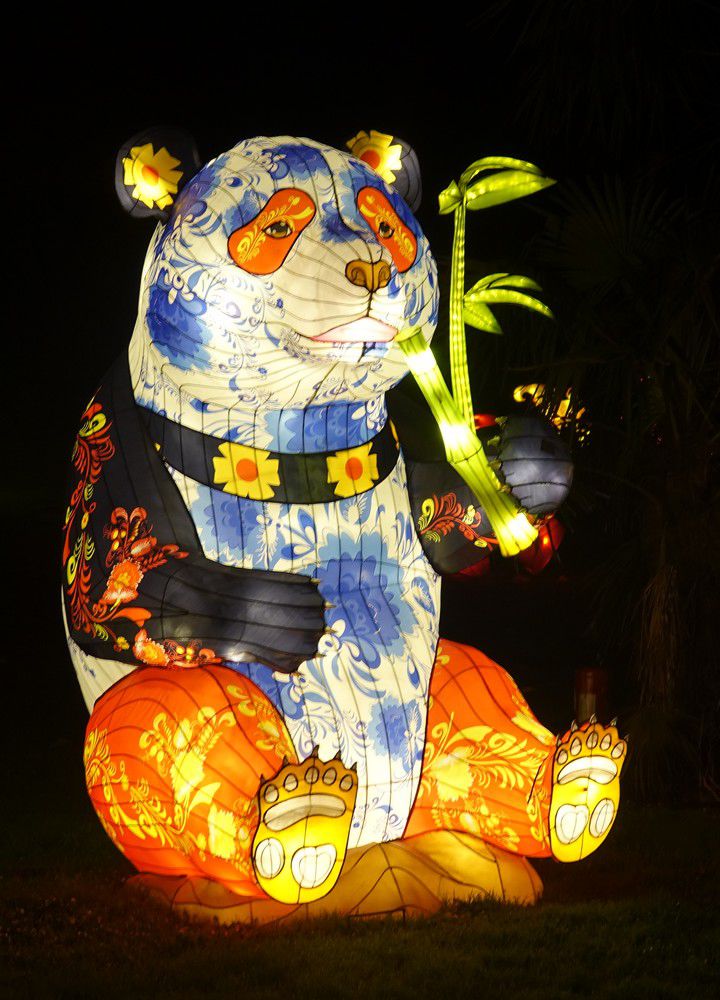 Les lumières légendaires à Bordeaux - les pandas de dessins animés...