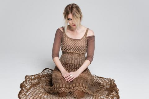 MYRKUR dévoile son nouveau single "Dronning Ellisiv"
