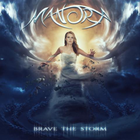 MANORA - Les détails du premier album Brave The Storm