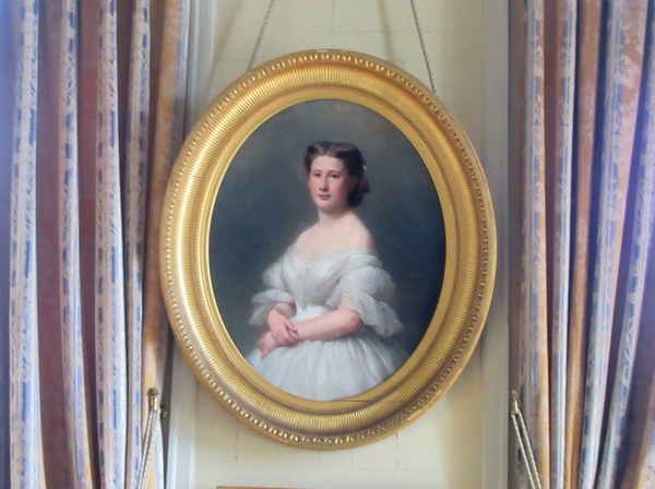 Les membres de l'Association Culturelle Châtillonnaise ont visité un château , superbement meublé, celui de la Motte-Tilly