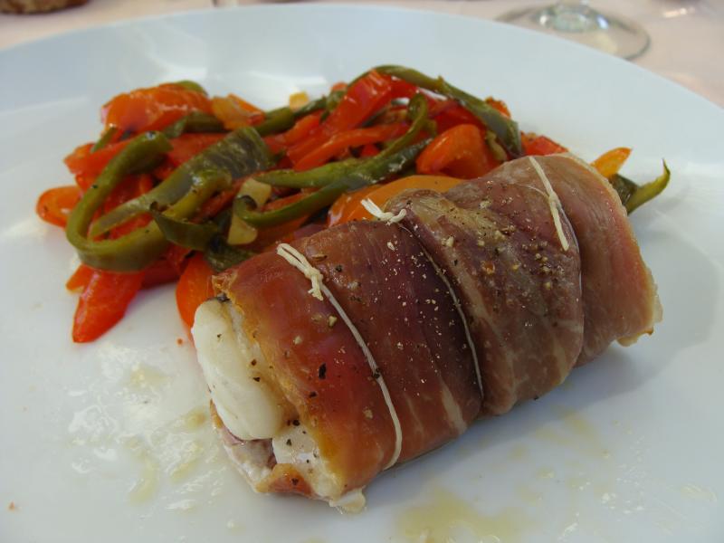 Lotte au Serrano et poivrons 