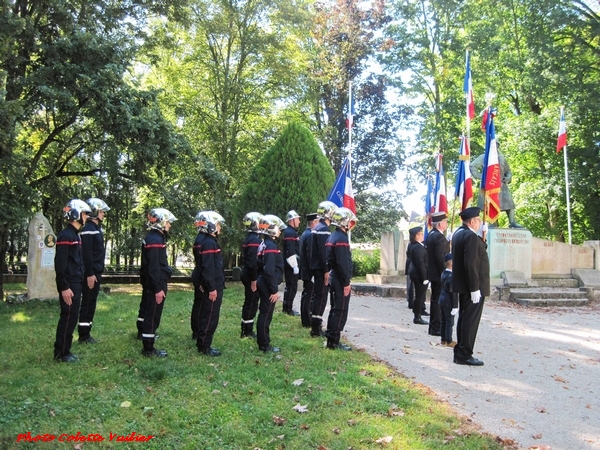 La cérémonie pour fêter l'anniversaire de  la libération de Châtillon sur Seine, vue par René Drappier