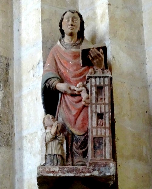 Une belle statue de saint Vorles dans l'église de Chaource....