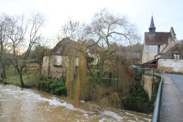 l'Anglin, la chapelle ste croix depuis le pont