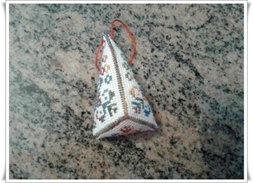 Biscornu N° 422