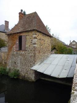 LES REMPARTS DE BRETEUIL-SUR-ITON (Eure)