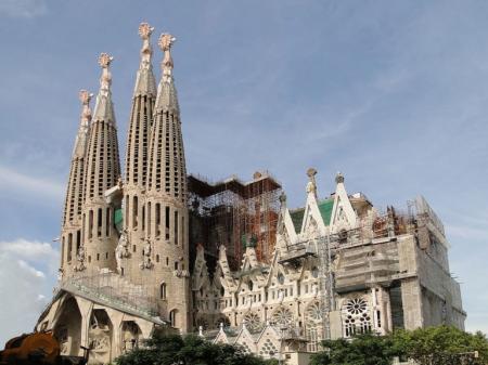   La cathédrale inachevée de Barcelone