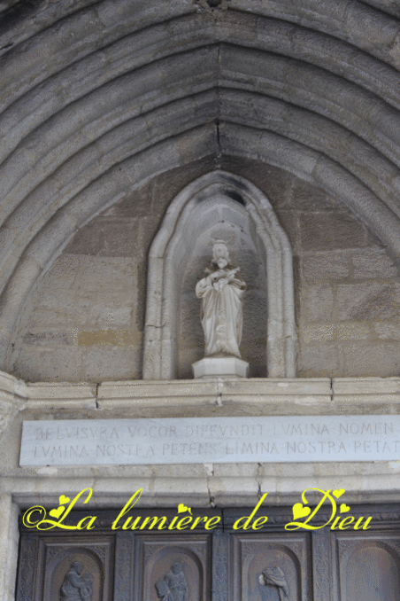 Moustiers Sainte Marie : La chapelle Notre-Dame de Beauvoir