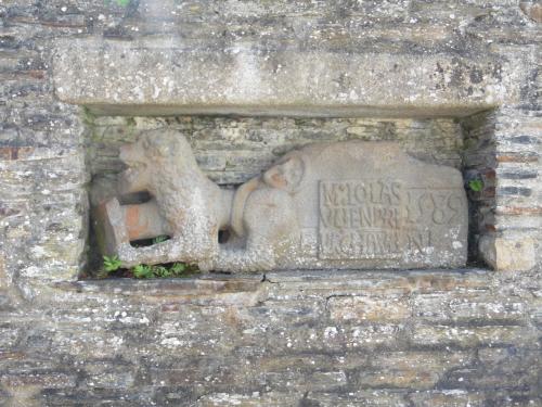 -Lion sculpté (Châteaulin)