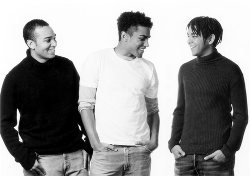 LES 3T DANS SUNDAY WORLD 