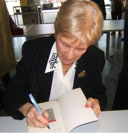 Une biographie proposée, grâce à elle !