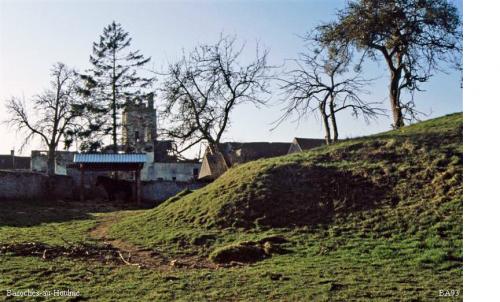 LES REMPARTS DE BAZOCHES-AU-HOULME (Orne)
