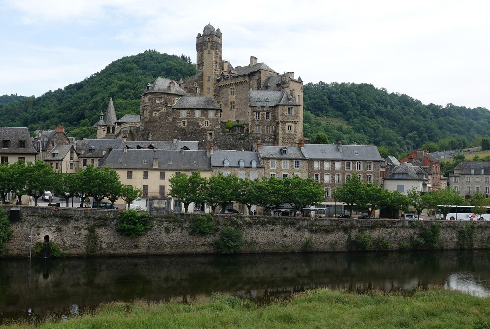 Le château d'Estaing...