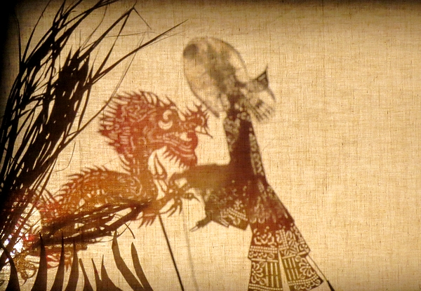 "Vivants Lézards", un spectacle vivant et ébouriffant, a éberlué les spectateurs salle Kiki de Montparnasse