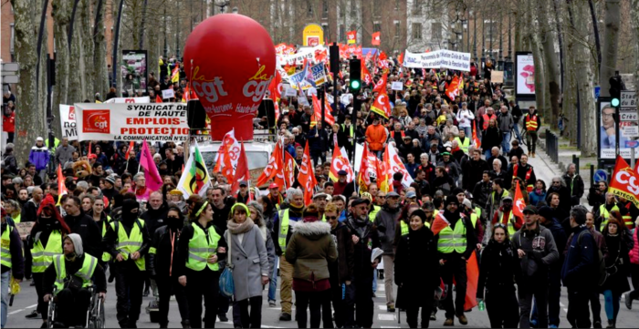 Le dernier coup de minuit va sonner ce soir ***  2020 sera le passé !!!  Une année que nous ne regretterons pas  tellement elle nous a pourri la vie !!!