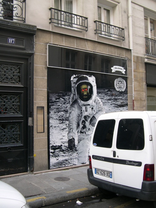 rue St-Honoré 10/09/2011 cosmonaute mort